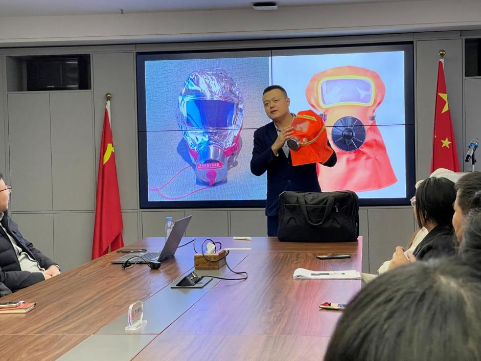 学院组织开展消防安全讲座及消防灭火演练活动