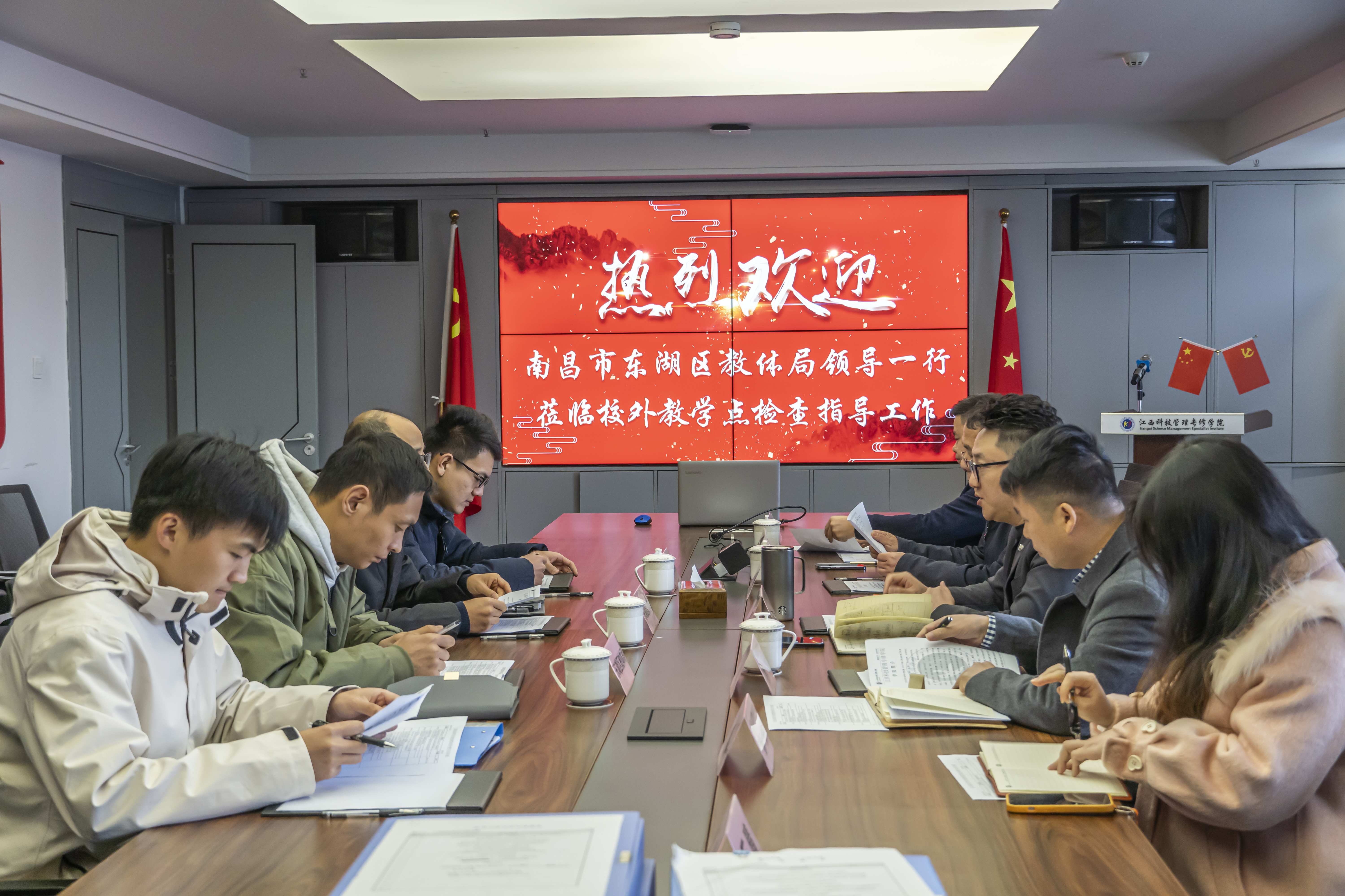 热烈欢迎！南昌市东湖区教体局领导一行莅临我院检查指导工作！